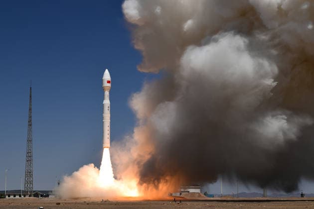 (260615) -- JIUQUAN, June 15, 2026 -- A Lijian-1 Y14 carrier rocket blasts off from a commercial space innovation pilot zone in northwest China, on June 15, 2026. The rocket blasted off at 11:44 a.m. (Beijing Time) from a commercial space innovation pilot zone in northwest China and successfully sent eight satellites into the planned orbit. (Photo by Xinhua) (EyesOnSci) CHINA-SATELLITES-LAUNCH (CN) WangxJiangbo 