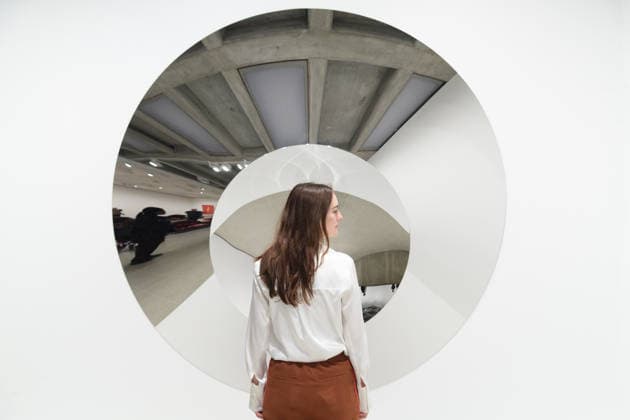 Anish Kapoor Photocall at Hayward Gallery, London, UK A staff member views Untitled by Anish Kapoor as part of an exhibition by Anish Kapoor at Hayward Gallery, London, England, UK on Monday 15 June, 2026 which runs from Tue 16 June 2026 to Sun 18 October 2026., Credit:Justin Ng Avalon UK, England, London, Hayward Gallery  Copyright: xJustinxNgx xAvalonx 1110355415