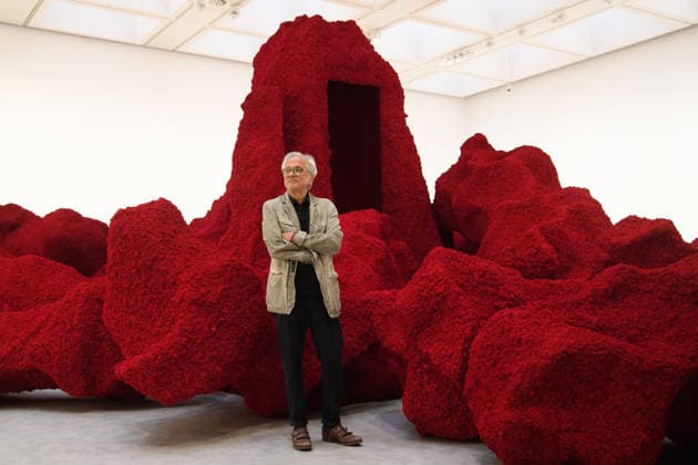 Anish Kapoor Photocall at Hayward Gallery, London, UK Artist Anish Kapoor with his work Ha Makom as part of an exhibition by Anish Kapoor at Hayward Gallery, London, England, UK on Monday 15 June, 2026 which runs from Tue 16 June 2026 to Sun 18 October 2026., Credit:Justin Ng Avalon UK, England, London, Hayward Gallery  Copyright: xJustinxNgx xAvalonx 1110355492