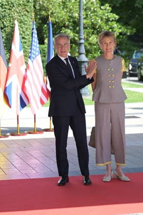 G7 Summit - Arrivals Canadian Prime Minister Mark Carney and his wife Diana Fox Carney to the Hotel Royal ahead of the start of the G7 summit, in Evian, eastern France, on June 15, 2026. A G7 summit is set to take place June 15 to 17 in the French town of Evian-les-Bains near Switzerland and it will be attended by country leaders as well as the EU s foreign policy chief and ministers from Brazil, Canada, the United Arab Emirates and Turkey. Photo by Ammar Abd Rabbo ABACAPRESS.COM Evian France  Copyright: xAbdxRabboxAmmar ABACAx