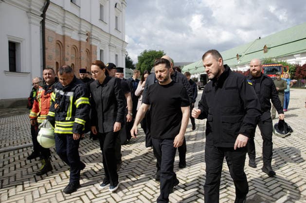 Ukraine™s leaders visit Kyiv Pechersk Lavra after Russian attack Minister of Internal Affairs of Ukraine Ihor Klymenko, President of Ukraine Volodymyr Zelenskyy, Prime Minister of Ukraine Yuliia Svyrydenko and head of the State Emergency Service of Ukraine Andrii Danyk (R to L) visit the Kyiv Pechersk Lavra, where the roof of the Dormition Cathedral caught fire during a massive Russian combined attack, Kyiv, Ukraine, June 15, 2026. The Russian army launched a large-scale assault on the Ukrainian capital with missiles and strike drones, killing four people and injuring 28, including children and a pregnant woman. At least 140,000 consumers were left without electricity due to damage to power grids. Residential buildings, the Kyiv Pechersk  Copyright: xMariannaxKotykx xUkrinformx xAvalonx 1110358352