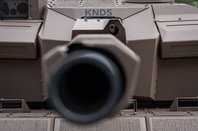 Messestand des Rüstungskonzerns KNDS, Ascalon 120 Panzer;Rüstungsmesse Eurosatory 2026 in Parc des Expositions de Paris Nord Villepinte, Villepinte Paris France Parc des Expositions de Paris No *** Exhibition booth of the defense contractor KNDS, Ascalon 120 tank at the Eurosatory 2026 defense exhibition at the Parc des Expositions de Paris Nord Villepinte, Villepinte, Paris, France, Parc des Expositions de Paris No.,detected_source_language