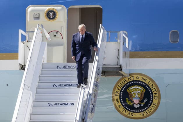 United States President Donald J. Trump arrives in Geneva, Switzerland, on Monday, June 15, 2026, to attend the G7 Summit in Evian, France. Upon his arrival at Geneva airport, he was welcomed by the President of the Swiss Confederation, Guy Parmelin.  WAX2026061503 SWITZERLANDxFDFA
