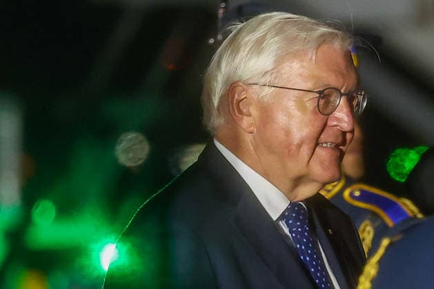 Frank-Walter Steinmeier arrives in Philippines on state visit PASAY CITY, PHILIPPINES - JUNE 15: Germany s President Frank-Walter Steinmeier inspects the honor guards, as he arrives in the country on a two-day state visit, at an airbase in Pasay City, Metro Manila, Philippines, on June 15, 2026. As the first president of the European country to visit the Southeast Asian nation since 1963, Frank-Walter Steinmeier is expected to meet with Philippine President Ferdinand Bongbong Romualdez Marcos Jr. to discuss issues regarding defense and maritime cooperation in the Indo-Pacific region, trade and investment, climate change, renewable energy, as well as ASEAN developments and opportunities, according to the Presidential Communications Office.  Copyright: x2026xAnadoluxDanielxCengx