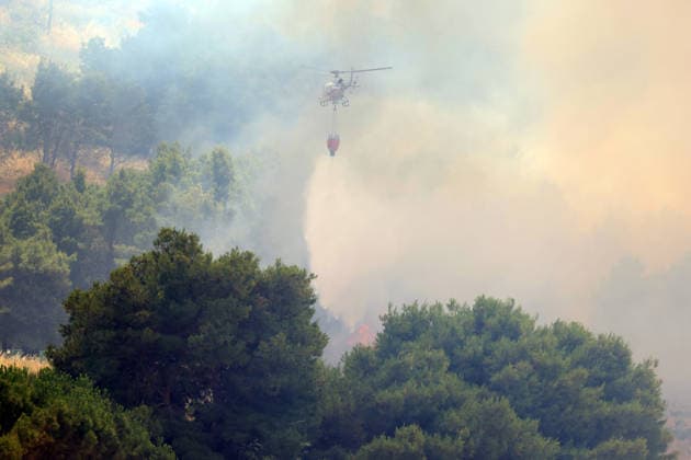 IPA85724844 - A LARGE MOUNTAIN IN SALEMI, NEAR TRAPANI, HAS BEEN BURNING FOR THREE DAYS; 1,200 HECTARES OF FOREST HAVE GONE UP IN SMOKE  Copyright: xAlbertoxLoxBiancox xAlbertoxLoxBianco Fotogrammax 85724844