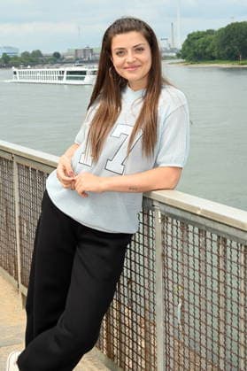 Schauspielerin Altine Emini ( spielt Teamassistentin Sam Leka ) bei der Vorstellung der neuen Schauspieler in der ARD Serie WaPo Duisburg *** Actress Altine Emini plays team assistant Sam Leka in the introduction of the new cast members in the ARD series WaPo Duisburg,detected_source_language