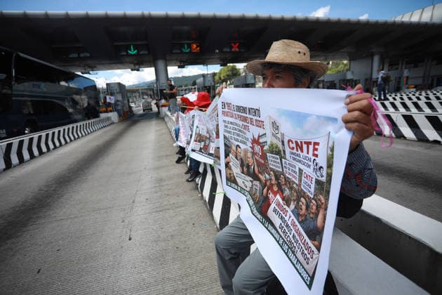 CNTE teachers protest in Mexico City on 15th day of strike MEXICO CITY, MEXICO - JUNE 15: CNTE teachers hold banners as they protest at a toll booth in southern Mexico City, Mexico on June 15, 2026. Members of National Coordination of Education Workers (CNTE) staged protests at multiple toll booths, allowing motorists to pass without paying as their national strike reached its 15th day. Daniel Cardenas Anadolu Mexico City Mexico. Editorial use only. Please get in touch for any other usage.  Copyright: x2026xAnadoluxDanielxCardenasx