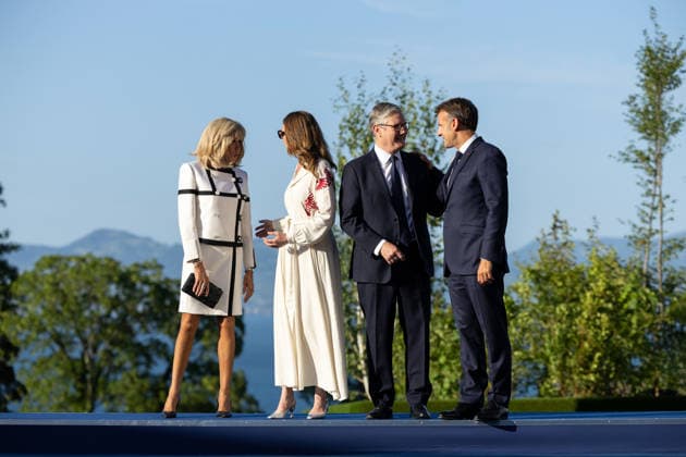 (260615) -- EVIAN, June 15, 2026 -- French President Emmanuel Macron (1st R) speaks with British Prime Minister Keir Starmer (2nd R) during the G7 summit in Evian, France, June 15, 2026. The Group of Seven (G7) summit kicked off on Monday in Evian, a town in eastern France, against the backdrop of massive demonstration. ( Handout via Xinhua) FRANCE-EVIAN-G7 SUMMIT-KICK OFF FrenchxMinistryxofxEuropexandxForeignxAffairs 