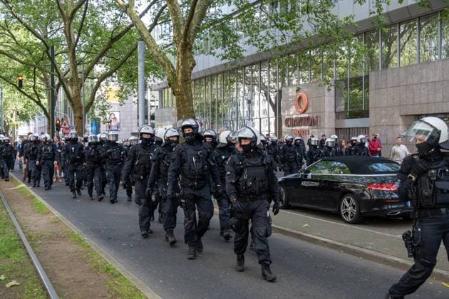 Hundreds Protest AfD Walking Tour Through Düsseldorf s Little Tokyo District DUSSELDORF, GERMANY JUNE 15, 2026: Around 15 to 20 supporters of the far-right political party Alternative für Deutschland (AfD) take part in a walking tour through Düsseldorf™s Japanese quarter, known as Little Tokyo. Several hundred counter-protesters gathered along the route to oppose the event. A large police presence was deployed throughout the city center, and officers cleared multiple streets and intersections after demonstrators established several sit-in blockades aimed at disrupting the march. The tour began at Martin-Luther-Platz and continued through the district under police protection. Photo by Mouafak Mahmalji Jna press (Photo by M