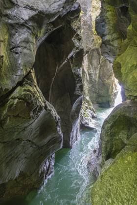 Creative Highlights World Lammerklamm Abschnitt dunkle Klamm, Weitenau, Scheffau am Tennengebirge, Land Salzburg, Österreich Lammerklamm section dark gorge, Weitenau, Scheffau am Tennengebirge, Salzburg state, Austria Copyright: imageBROKER ChristianxHandl ibxhan18084422.jpg
