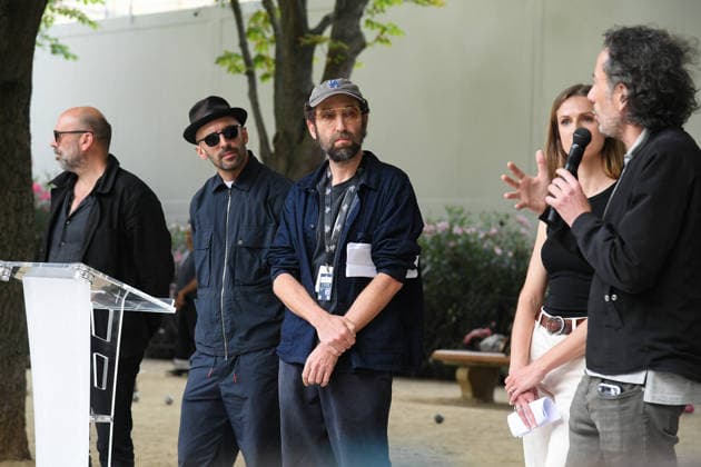 JR s trompe-l oeil Installation La Caverne Opening - Paris JR and Thomas Bangalter attend the opening of the trompe-l oeil installation La Caverne on the Pont-Neuf bridge in Paris, France on June 16, 2026. Photo by Lionel Urman ABACAPRESS.COM Paris France  Copyright: xUrmanxLionel ABACAx