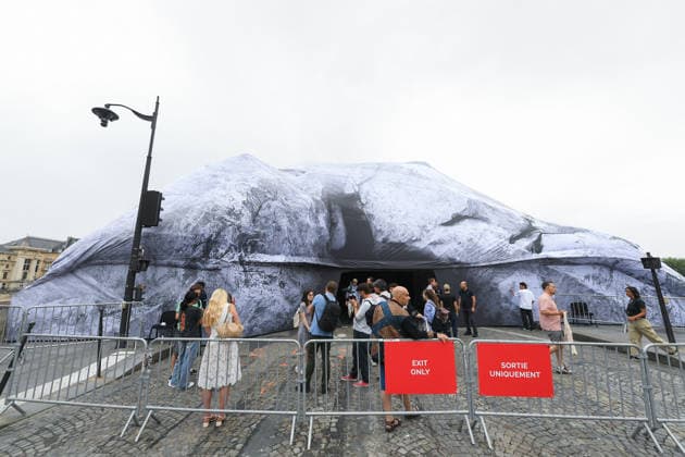JR s trompe-l oeil Installation La Caverne Opening - Paris Opening of his trompe-l oeil installation La Caverne on the Pont-Neuf bridge in Paris, France on June 15, 2026. Photo by Lionel Urman ABACAPRESS.COM Paris France  Copyright: xUrmanxLionel ABACAx