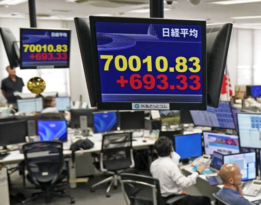 Nikkei rises above 70,000 for 1st time A financial data monitor at a foreign exchange trading company in Tokyo shows the 225-issue Nikkei Stock Average rising above 70,000 for the first time on June 16, 2026.  A14AA0005619010P