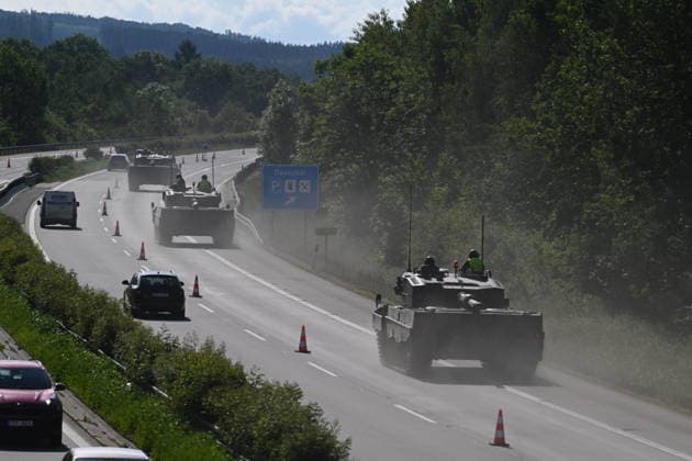 The first military exercise involving the movement of nine Leopard 2A4 tanks and one recovery vehicle along the D35 motorway from the base in Praslavice toward the Velky Ujezd exit took place in Olomouc Region, Czech Republic, on June 16, 2026. (CTKxPhoto LudekxPerina) CTKPhotoP2026061602772  CTKPhotoP2026061602772