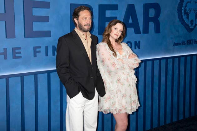 Ebon Moss-Bachrach und Sarah Ramos beim Final Family Meal Event zur 5. Staffel der FX-Serie The Bear im Hotel Nine Orchard. New York, 15.06.2026 *** Ebon Moss Bachrach and Sarah Ramos at the Season 5 Final Family Meal event for the FX series The Bear at the Hotel Nine Orchard in New York, June 15, 2026,detected_source_language Foto:xB.xHinex xFuturexImagex bear_6636