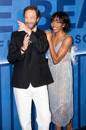 Ebon Moss-Bachrach und Ayo Edebiri beim Final Family Meal Event zur 5. Staffel der FX-Serie The Bear im Hotel Nine Orchard. New York, 15.06.2026 *** Ebon Moss Bachrach and Ayo Edebiri at the Final Family Meal event for Season 5 of the FX series The Bear at the Hotel Nine Orchard in New York, June 15, 2026,detected_source_language Foto:xB.xHinex xFuturexImagex bear_6643