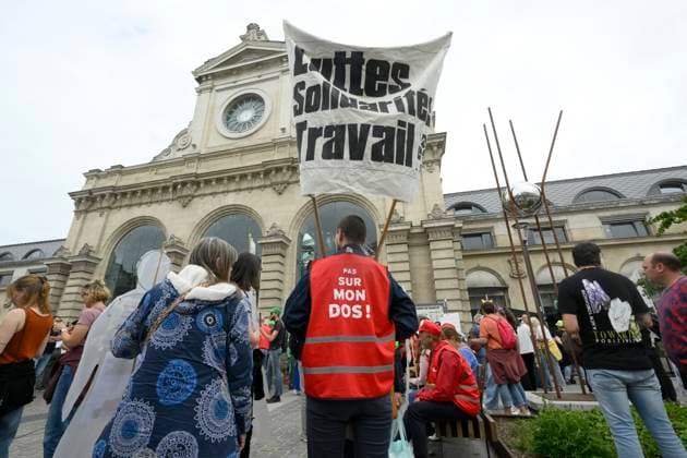 Demonstration By The Non Profit Sector 16 06 2026 NAMUR, BELGIUM - Protest organized by the FGTB, the CSC, and civil society groups against the Walloon Government s budget measures. The unions accuse the Walloon Government of shifting the burden onto workers and welfare recipients. Demonstration pictured on June 16, 2026 in Namur, Belgium, 16 06 2026 Namur Belgium  Copyright: xPhilipxReynaersx
