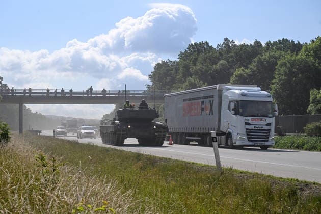 The first military exercise involving the movement of nine Leopard 2A4 tanks and one recovery vehicle along the D35 motorway from the base in Praslavice toward the Velky Ujezd exit took place in Olomouc Region, Czech Republic, on June 16, 2026. (CTKxPhoto LudekxPerina) CTKPhotoP2026061603151  CTKPhotoP2026061603151