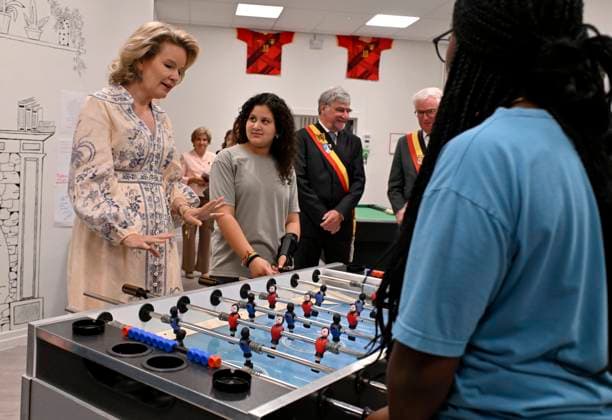 The Queen Visits The Zeepreventorium In De Haan DE HAAN, BELGIUM - JUNE 16 : Queen Mathilde visits the Zeepreventorium in De Haan. This pediatric rehabilitation center, which is celebrating its 100th anniversary this year, specializes in caring for children and adolescents with chronic conditions such as mucoviscidoses and obesity. It offers both outpatient and residential programs based on a multidisciplinary approach that includes medical care, psychosocial support, dietary guidance, and education. The Zeepreventorium is located by the sea and features two new studios for.During her visit, the Queen will focus in particular on conditions that are becoming increasingly common among young people and that require a multidisciplinary approa  Copyright: xBertxVanxDenxBrouckex