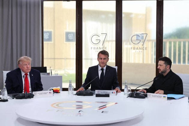 G7 Summit - Meeting With President Zelensky US President Donald Trump, French President Emmanuel Macron, and Ukrainian President Volodymyr Zelensky during a meeting with Ukrainian President Volodymyr Zelensky during the G7 summit in Evian, France on June 16, 2026. Photo by Dominique Jacovides Pool ABACAPRESS.COM Evian France  Copyright: xJacovidesxDominique Pool ABACAx