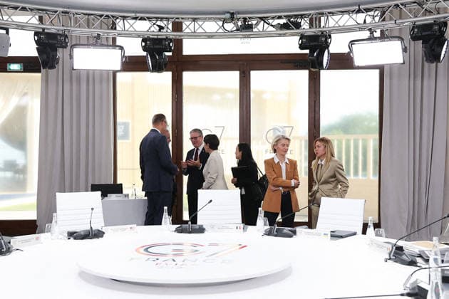 G7 Summit - Meeting With President Zelensky Sanae Takaichi, Prime Minister of Japan, Antonio Costa, President of the European Council, Mark Carney, Prime Minister of Canada, Keir Starmer, Prime Minister of the United Kingdom, Giorgia Meloni, Prime Minister of Italy, and Ursula von der Leyen, President of the European Commission, meet with the President of Ukraine during the G7 summit in Evian, France on June 16, 2026. Photo by Dominique Jacovides Bestimage ABACAPRESS.COM Evian France  Copyright: xJacovidesxDominique Pool ABACAx