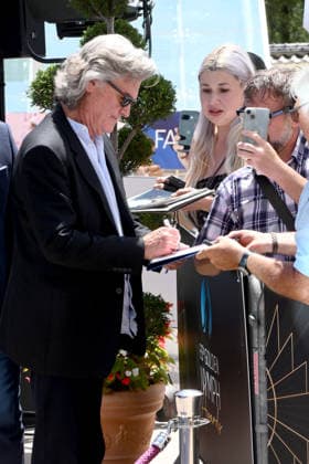 IPA85748672 - Monte Carlo, 65th Monte Carlo Television Festival - Kurt Russell with fans - Kurt Russell  Copyright: xAlbertoxTerenghix xAlbertoxTerenghix 85748672