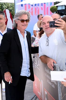 IPA85748671 - Monte Carlo, 65th Monte Carlo Television Festival - Kurt Russell with fans - Kurt Russell  Copyright: xAlbertoxTerenghix xAlbertoxTerenghix 85748671