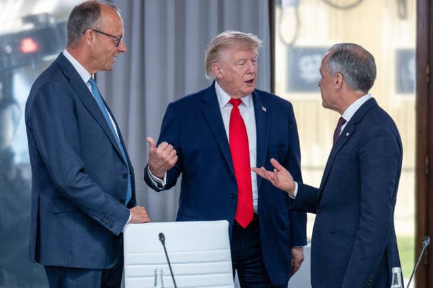 G7 Summit - Work Lunch US President Donald Trump (C) speaks with Germany s Chancellor Friedrich Merz (L) and Canada s Prime Minister Mark Carney during a work lunch as part of the G7 summit, in Evian, eastern France, on June 16, 2026. A G7 summit is set to take place June 15 to 17 in the French town of Evian-les-Bains near Switzerland and it will be attended by country leaders as well as the EU s foreign policy chief and ministers from Brazil, Canada, the United Arab Emirates and Turkey. Photo by Ammar Abd Rabbo ABACAPRESS.COM Evian France  Copyright: xAbdxRabboxAmmar ABACAx