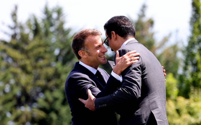 G7 Summit - Macron Welcomes Emir of Qatar French President Emmanuel Macron hosts Qatari Emir Cheikh Tamim ben Hamad al-Thani for an official meeting before a working lunch during the G7 summit in Evian-les-Bains, France on June 16, 2026, as the summit takes place from June 15 to 17. Photo by Dominique Jacovides Pool ABACAPRESS.COM Evian France  Copyright: xJacovidesxDominique Pool ABACAx