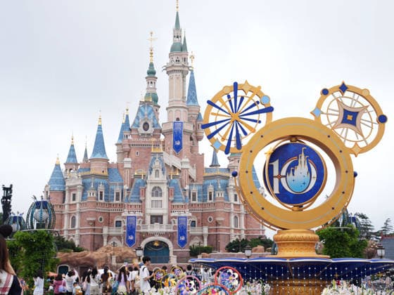 (260616) -- SHANGHAI, June 16, 2026 -- This photo taken on June 16, 2026 shows a view of Shanghai Disneyland in its 10th anniversary themed decorations in east China s Shanghai. As Shanghai Disneyland marks its 10th anniversary on Tuesday, the resort is moving forward with several expansion plans, after having welcomed over 100 million guest visits by the end of October 2025. The Shanghai Disneyland opened here on June 16, 2016. ) (Economy&Life) CHINA-SHANGHAI-DISNEYLAND-10TH ANNIVERSARY (CN) LiuxYing 