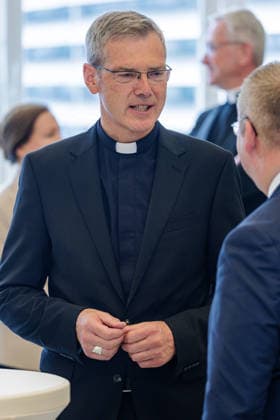 19.06.2026. Düsseldorf. Der neue Bischof von Münster, Dr. Heiner Wilmer SCJ, wird,im Beisein von Ministerpräsident Hendrik Wüst sowie Vertretern der Landesregierung von Niedersachsen in der Staatskanzlei in Düsseldorf auf die freiheitlich-demokratische Grundordnung vereidigt. Düsseldorf Staatskanzlei Nordrhein-Westfalen Deutschland *** June 19, 2026, Düsseldorf
