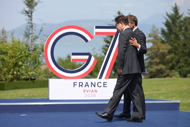 G7 Summit - Macron Welcomes Lee Jae-myung France s President Emmanuel Macron welcomes Lee Jae-myung President of South Korea for the official greeting ahead of a work lunch as part of the G7 summit, in Evian, eastern France, on June 16, 2026. A G7 summit is set to take place June 15 to 17 in the French town of Evian-les-Bains near Switzerland and it will be attended by country leaders as well as the EU s foreign policy chief and ministers from Brazil, Canada, the United Arab Emirates and Turkey. Photo by Ammar Abd Rabbo ABACAPRESS.COM Evian-les-Bains France  Copyright: xAbdxRabboxAmmar ABACAx