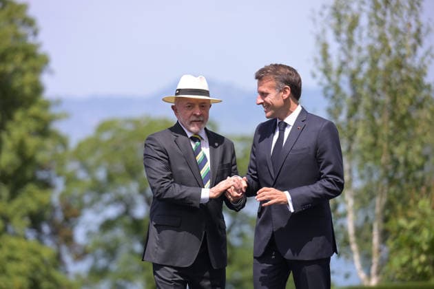 G7 Summit - Macron Welcomes Luiz Inacio Lula da Silva France s President Emmanuel Macron welcomes Luiz Inácio Lula da Silva President of the Federative Republic of Brazil for the official greeting ahead of a work lunch as part of the G7 summit, in Evian, eastern France, on June 16, 2026. A G7 summit is set to take place June 15 to 17 in the French town of Evian-les-Bains near Switzerland and it will be attended by country leaders as well as the EU s foreign policy chief and ministers from Brazil, Canada, the United Arab Emirates and Turkey. Photo by Ammar Abd Rabbo ABACAPRESS.COM Evian-les-Bains France  Copyright: xAbdxRabboxAmmar ABACAx