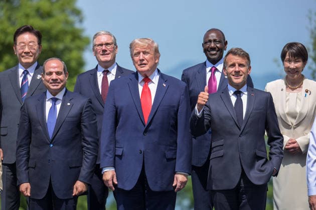 G7 Summit - Family Photograph - Evian (From L) South Korea s President Lee Jae-myung, Egypt s President Abdel Fattah El-Sisi, Britain s Prime Minister Keir Starmer, US President Donald Trump, Kenya s President William Ruto, France s President Emmanuel Macron, Japan s Prime Minister Sanae Takaichi pose for a family photograph during the G7 summit, in Evian, eastern France, on June 16, 2026. A G7 summit is set to take place June 15 to 17 in the French town of Evian-les-Bains near Switzerland and it will be attended by country leaders as well as the EU s foreign policy chief and ministers from Brazil, Canada, the United Arab Emirates and Turkey. Photo by Ammar Abd Rabbo ABACAPRESS.COM Evian-les-Bains France  Copyright: xAbdxRabboxAmmar ABACAx
