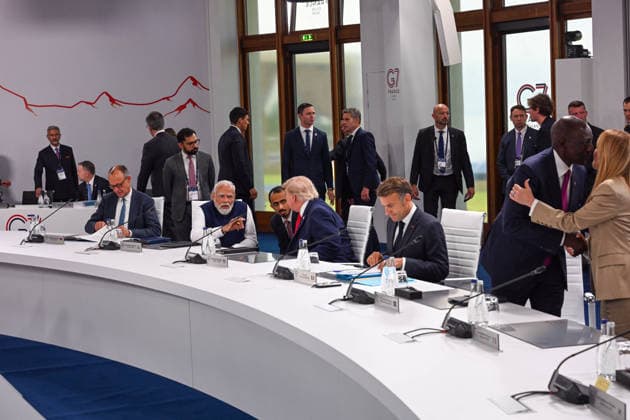 G7 Summit - Working Session International Investment Partnerships German Chancellor Friedrich Merz, India s Prime Minister Narendra Modi, U.S. President Donald Trump, French President Emmanuel Macron, Kenya s President William Ruto, and Italian Prime Minister Giorgia Meloni attend working session with G7 leaders and outreach partners on international investment partnerships, during the G7 summit on June 16, 2026 in Evian-les-Bains, France. Leaders from the Group of 7 (G7) countries convened in Evian, France, near the Swiss border, for their annual summit to discuss challenges to peace and security for Ukraine and Europe, the situation in the Middle East, and other geopolitical issues. Evian-les-Bains Haute-Savoie France  Copyright: xAbdxRabboxAmmar ABACAx