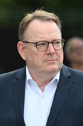 Torsten BURMESTER, Politiker, SPD, Oberbuergermeister der Stadt Koeln, Portraet, Porträt, Portrait, Angeschnittenes Einzelbild, Einzelmotiv, Spatenstich fuer den GOVSATCOM-Hub beim Deutschen Zentrum fuer Luft- und Raumfahrt DLR in Koeln, 16.06.2026. *** Torsten BURMESTER, politician, SPD, Mayor of Cologne, portrait, Portrait, Close-up, Single Image, Single Subject, Groundbreaking ceremony for the GOVSATCOM hub at the German Aerospace Center (DLR) in Cologne, June 16, 2026,detected_source_language