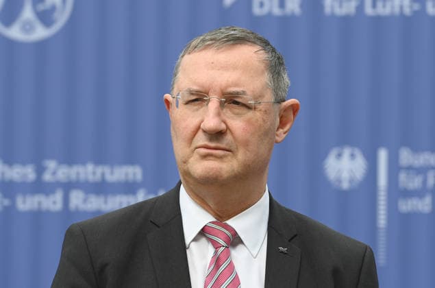 Stephane BEEMELMANS, stllv. Vorstandsvorsitzender DLR, bei seiner Rede, Spatenstich fuer den GOVSATCOM-Hub beim Deutschen Zentrum fuer Luft- und Raumfahrt DLR in Koeln, 16.06.2026. *** Stephane BEEMELMANS, Deputy Chairman of the DLR Executive Board, during his speech at the groundbreaking ceremony for the GOVSATCOM Hub at the German Aerospace Center (DLR) in Cologne, June 16, 2026,detected_source_language