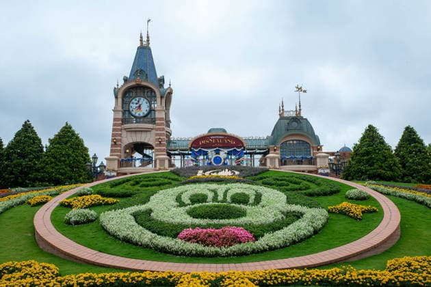 SHANGHAI, CHINA - JUNE 16: A themed flower display marks the 10th anniversary of Shanghai Disney Resort on June 16, 2026 in Shanghai, China. The park has received over 100 million visitors since its opening.  Copyright: xVCGx 111648625120