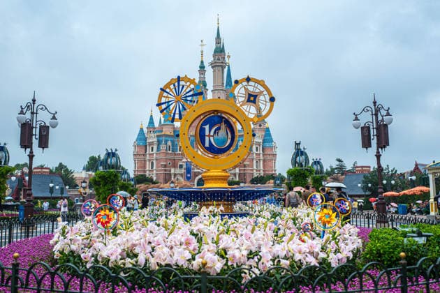 SHANGHAI, CHINA - JUNE 16: A floral display themed for the 10th anniversary is seen at Shanghai Disney Resort on June 16, 2026 in Shanghai, China. The theme park has received over 100 million visits since its opening.  Copyright: xVCGx 111648625103