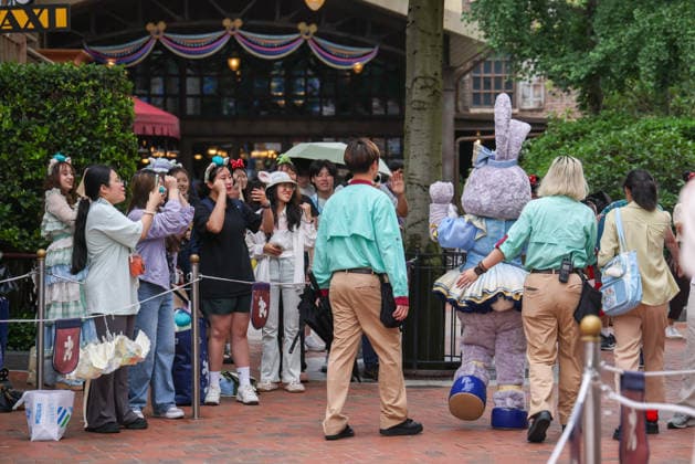 SHANGHAI, CHINA - JUNE 16: A visitor interacts with StellaLou during the 10th anniversary celebration of Shanghai Disney Resort on June 16, 2026 in Shanghai, China. The theme park has received over 100 million visits since its opening.  Copyright: xVCGx 111648625149