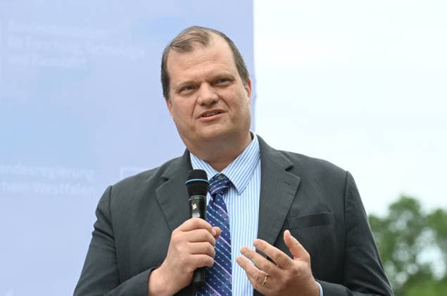 Dr. Florian SCHWANDNER, Director Applications and Science, German Space Agency at DLR, Spatenstich fuer den GOVSATCOM-Hub beim Deutschen Zentrum fuer Luft- und Raumfahrt DLR in Koeln, 16.06.2026. *** Dr. Florian SCHWANDNER, Director of Applications and Science, German Space Agency at DLR, Groundbreaking ceremony for the GOVSATCOM Hub at the German Aerospace Center (DLR) in Cologne, June 16, 2026,detected_source_language