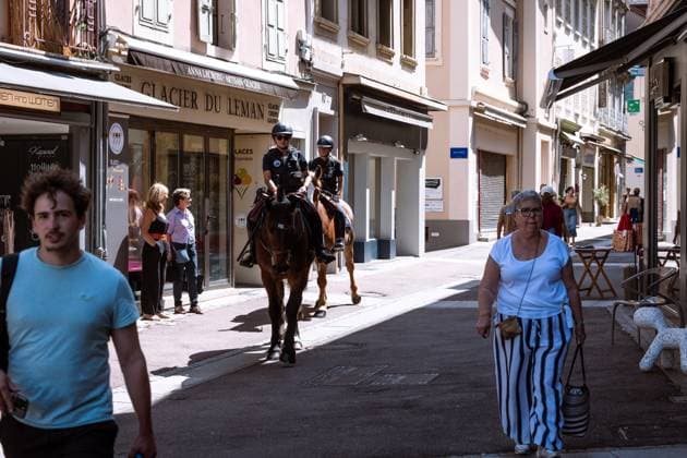 MILITARY FORCES DEPLOYED FOR THE G7 IN EVIAN AND THONON PHOTOPQR LE DAUPHINE Louise RAYMOND Évian-les-Bains June 16, 2026 Évian-les-Bains, Haute-Savoie, June 16, 2026 G7 Summit in Evian Around Lake Geneva, military personnel are helping to secure the G7 alongside the gendarmerie and the police. On the lake, the river combat section of the 19th RG from Besançon monitors the shores, the boat docks, and the crossings between France and Switzerland. In Thonon and neighboring areas, land patrols and surveillance of sensitive infrastructure ensure a continuous presence, thanks in particular to personnel from the 2nd RIMa from Le Mans. On duty day and night, they observe, report, and support domestic security forces. An update from Staff Sergeant  Copyright: xPHOTOPQR LExDAUPHINE MAXPPPxLouisexRAYMONDx 20260616JDL7367 20260616JDL7367