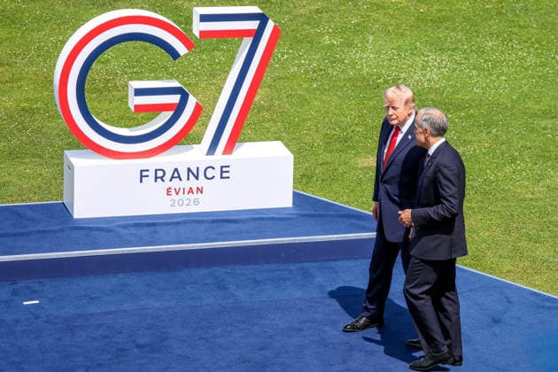 G7 Summit - Family Photo - Evian U.S. President Donald Trump and Canada s Prime Minister Mark Carney during a family photo at the G7 summit in Evian, France, on Tuesday June 16, 2026. Photo by Dominique Jacovides Pool ABACAPRESS.COM Evian France  Copyright: xJacovidesxDominique Pool ABACAx
