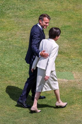 G7 Summit - Family Photo - Evian Japanese Prime Minister Sanae Takaichi and French President Emmanuel Macron during a family photo at the G7 summit in Evian, France, on Tuesday June 16, 2026. Photo by Dominique Jacovides Pool ABACAPRESS.COM Evian France  Copyright: xJacovidesxDominique Pool ABACAx