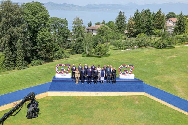 G7 Summit - Family Photo - Evian European Council President Antonio Costa, Italian Prime Minister Giorgia Meloni, South Korean President Lee Jae Myung, Egyptian President Abdel Fattah al-Sisi, Prime Minister Sir Keir Starmer, U.S. President Donald Trump, Kenyan President William Ruto, French President Emmanuel Macron, Japanese Prime Minister Sanae Takaichi, Indian Prime Minister Narendra Modi, Canadian Prime Minister Mark Carney, German Chancellor Friedrich Merz, European Commission President Ursula von der Leyen and Brazilian President Luiz Inacio Lula da Silva during a family photo at the G7 summit in Evian, France, on Tuesday June 16, 2026. Photo by Dominique Jacovides Pool ABACAPRESS.COM Evian France  Copyright: xJacovidesxDominique Pool ABACAx