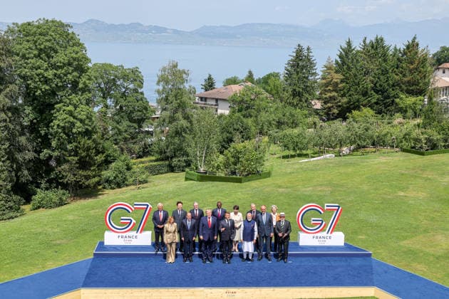 G7 Summit - Family Photo - Evian European Council President Antonio Costa, Italian Prime Minister Giorgia Meloni, South Korean President Lee Jae Myung, Egyptian President Abdel Fattah al-Sisi, Prime Minister Sir Keir Starmer, U.S. President Donald Trump, Kenyan President William Ruto, French President Emmanuel Macron, Japanese Prime Minister Sanae Takaichi, Indian Prime Minister Narendra Modi, Canadian Prime Minister Mark Carney, German Chancellor Friedrich Merz, European Commission President Ursula von der Leyen and Brazilian President Luiz Inacio Lula da Silva during a family photo at the G7 summit in Evian, France, on Tuesday June 16, 2026. Photo by Dominique Jacovides Pool ABACAPRESS.COM Evian France  Copyright: xJacovidesxDominique Pool ABACAx