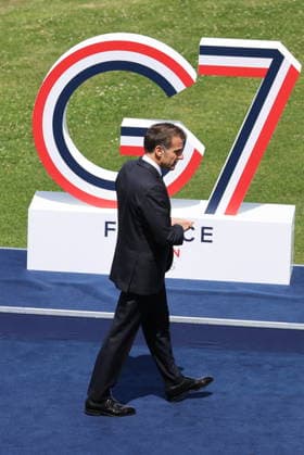 French President Emmanuel Macron welcomes the invited heads of state and government of Brazil, India, and Kenya for the official greeting ahead of a working lunch as part of the G7 summit, in Évian, France, on June 16, 2026. Dominique Jacovides, Bestimage, Évian-les-Bains, France,detected_source_language  Copyright: xDOMINIQUExJACOVIDESx xBESTIMAGExDOMINIQUExJACOVIDESx xBESTIMAGEx