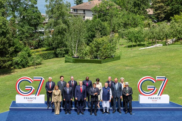 G7 Summit - Family Photo - Evian European Council President Antonio Costa, Italian Prime Minister Giorgia Meloni, South Korean President Lee Jae Myung, Egyptian President Abdel Fattah al-Sisi, Prime Minister Sir Keir Starmer, U.S. President Donald Trump, Kenyan President William Ruto, French President Emmanuel Macron, Japanese Prime Minister Sanae Takaichi, Indian Prime Minister Narendra Modi, Canadian Prime Minister Mark Carney, German Chancellor Friedrich Merz, European Commission President Ursula von der Leyen and Brazilian President Luiz Inacio Lula da Silva during a family photo at the G7 summit in Evian, France, on Tuesday June 16, 2026. Photo by Dominique Jacovides Pool ABACAPRESS.COM Evian France  Copyright: xJacovidesxDominique Pool ABACAx