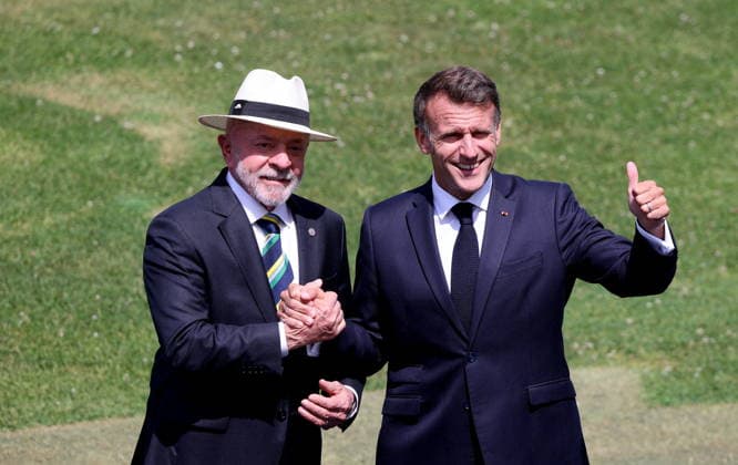 French President Emmanuel Macron welcomes Brazilian President Luiz Inácio Lula da Silva for the official greeting ahead of a working lunch as part of the G7 summit, in Évian, France, on June 16, 2026. Dominique Jacovides, Bestimage, Évian-les-Bains, France,detected_source_language  Copyright: xDOMINIQUExJACOVIDESx xBESTIMAGExDOMINIQUExJACOVIDESx xBESTIMAGEx