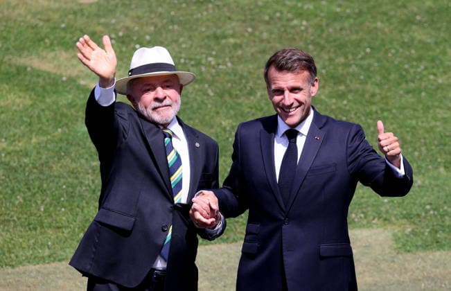 French President Emmanuel Macron welcomes Brazilian President Luiz Inácio Lula da Silva for the official greeting ahead of a working lunch as part of the G7 summit, in Évian, France, on June 16, 2026. Dominique Jacovides, Bestimage, Évian-les-Bains, France,detected_source_language  Copyright: xDOMINIQUExJACOVIDESx xBESTIMAGExDOMINIQUExJACOVIDESx xBESTIMAGEx